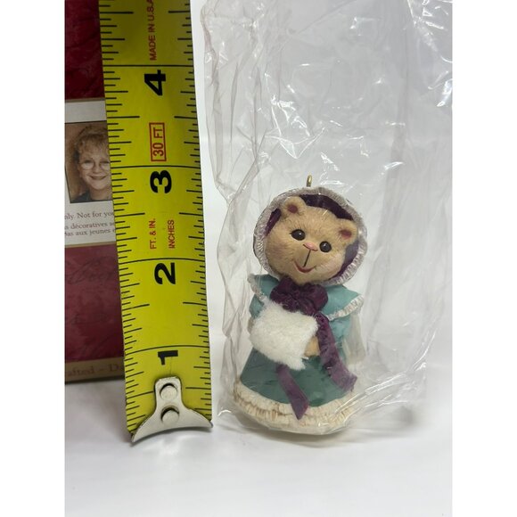 VTG 2001 Hallmark Keepsake Ornament Granddaughter 2.75" Christmas Seasonal Bear - Picture 4 of 4